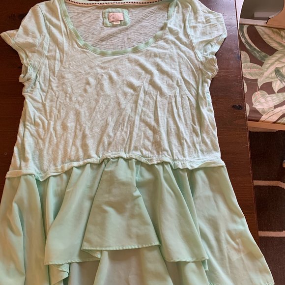 Large Mint Green Tee with Bottom Ruffle Anthropologie - Picture 2 of 4